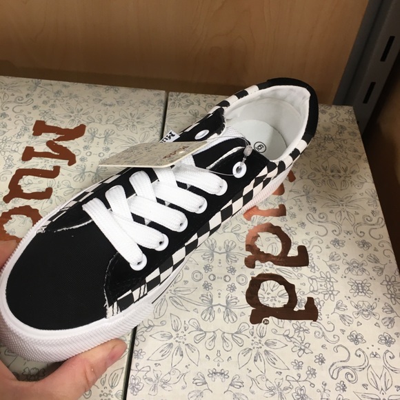 mudd shoes sneakers